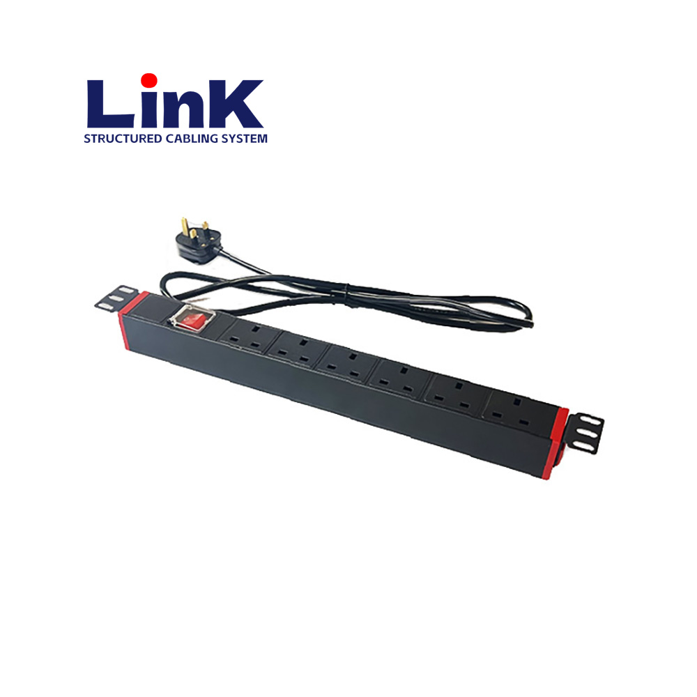 Unité de distribution d'alimentation Low-profile Slim Compact PDU pour une utilisation en réseau